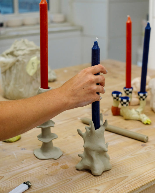 Lichtgestalten – Kerzenhalter aus Ton